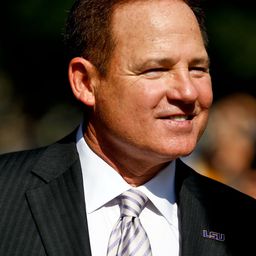 Les Miles - 攻無不克演員 飾演Oklahoma Scout #1