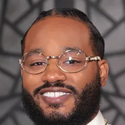 賴恩古格勒 飾演 Self