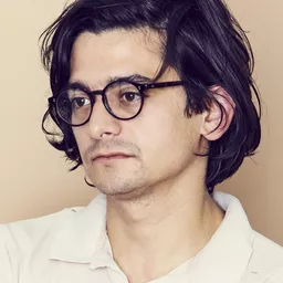 喬許·法丹姆 飾演 Ian