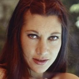 Kathy Hilton 飾演 Cupcake