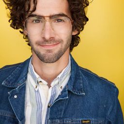 Thom Shelton 飾演 Coffee Spiller