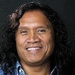 Henry Kapono Ka'aihue - 水世界演員 飾演Gatesman