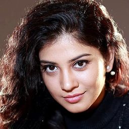 Sshivada Nair 飾演 Sindhu