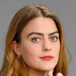 Alexandra Gentil 飾演 Lisa