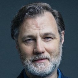 大衛．莫里西 飾演 John Arbuthnot