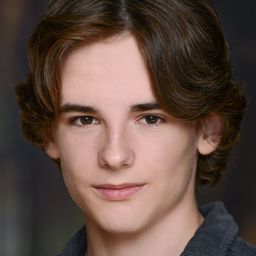 利安·麥唐諾德 飾演 Blake