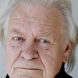 Ian Mune 飾演 Gary