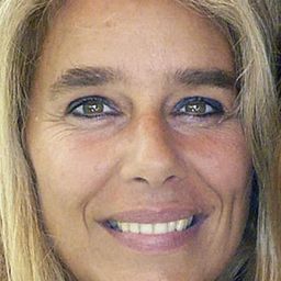 Vana Karamaounas 飾演 Maro