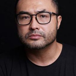 蘇里亞·薩普特拉 飾演 Husband