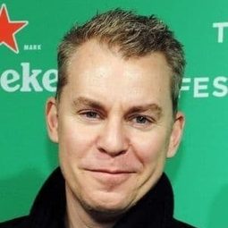 崔維斯·凡恩 飾演 Brett C. Shelton