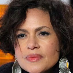 Viktor Lazlo 飾演 Sofía