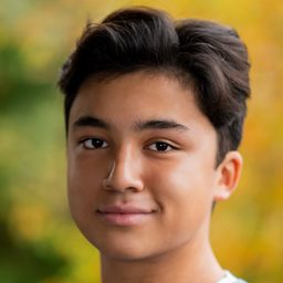 Kasra Wong 飾演 Chuck