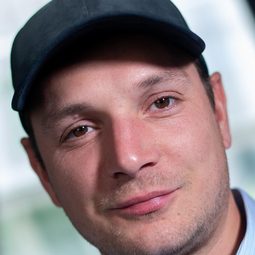 亞歷斯．馬尼甸 - 錯愛的教育演員 飾演Jayden Dorkel