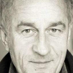 François Jerosme 飾演 (voice)