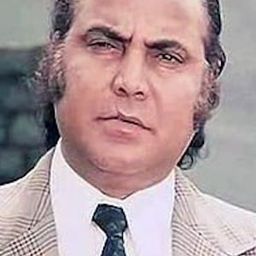 奧姆·希普里 飾演 Goswami