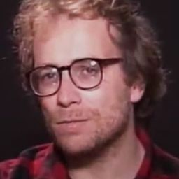 Enrico Ghezzi 飾演 