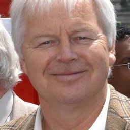 Ian Lavender 飾演 Commissionaire