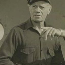 Pat Gleason 飾演 Joe