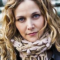 絲莉亞莎羅蒙森 飾演 Lydia