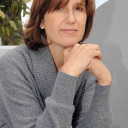 卡門·比亞托 飾演 Carmen