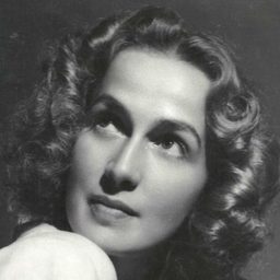 Maruchi Fresno 飾演 La abadesa