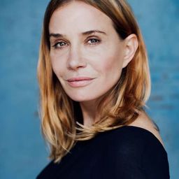 娜達莎·布瑞妮克 飾演 Martina