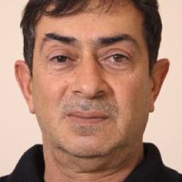 Turan Özdemir 飾演 Bekçi Salih