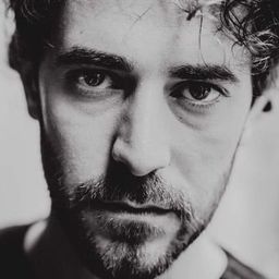 Nick Russo 飾演 Samuele Nascetti da giovane