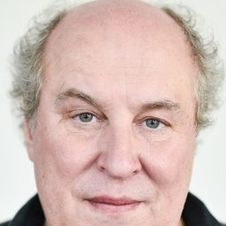 Josef Ostendorf - 夢幻足球課程演員 飾演Pfarrer Werners