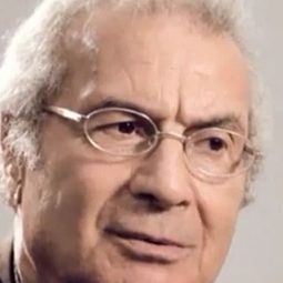 Mohamed Abdel Moaty 飾演 دكتور زاهر - مدير المشرحة