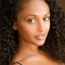 Bianca Sia 飾演 Jamaican Girl