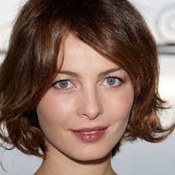 薇奧蘭特·普拉西多 - 無論你在哪演員 飾演Elena