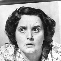 Jane Freeman 飾演 Mrs Scully