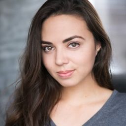 Kimmy Jimenez 飾演 Becky