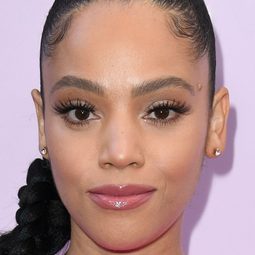 碧昂卡·勞森 - 詭秘屋演員 飾演Julie