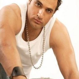 穆罕默德·諾爾 飾演 بشخصيته الحقيقية