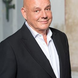 Wolfgang Böck 飾演 Reso Dorf, neuer Polizeipräsident