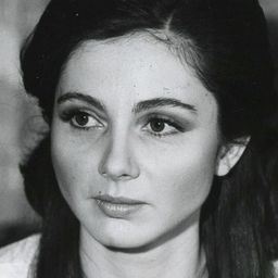 Thérèse Liotard 飾演 Suzanne