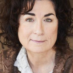 Diane D'Aquila 飾演 Dr. Francine Caldwell