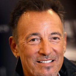 布魯斯·史普林斯汀 飾演 Self