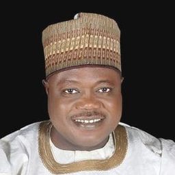 Sani MU'AZU 飾演 Alhaji Danladi Maikano