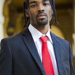 Lamar Usher 飾演 Server