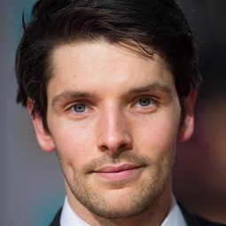 Colin Morgan 飾演 Edmund Tyrone