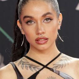 María Becerra 飾演 Self