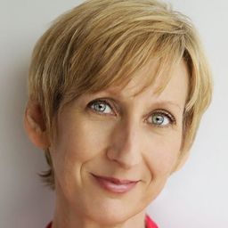 Tannis Burnett 飾演 Mrs. Pierce