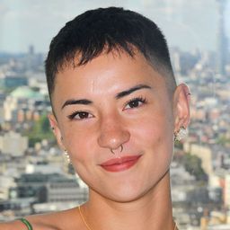 潔西·梅·李 飾演 Lara