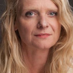 Nanette Edens 飾演 Maria - animal shelter owner