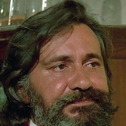 Pasquale Basile 飾演 Gold Tooth