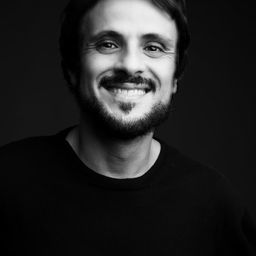 Maximilian Nisi 飾演 Aquila