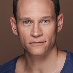 文森茲·凱佛 飾演 Christian Dassault